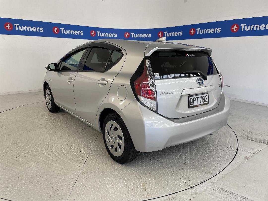 Photo '5' of Toyota Aqua Photo '5' of Toyota Aqua