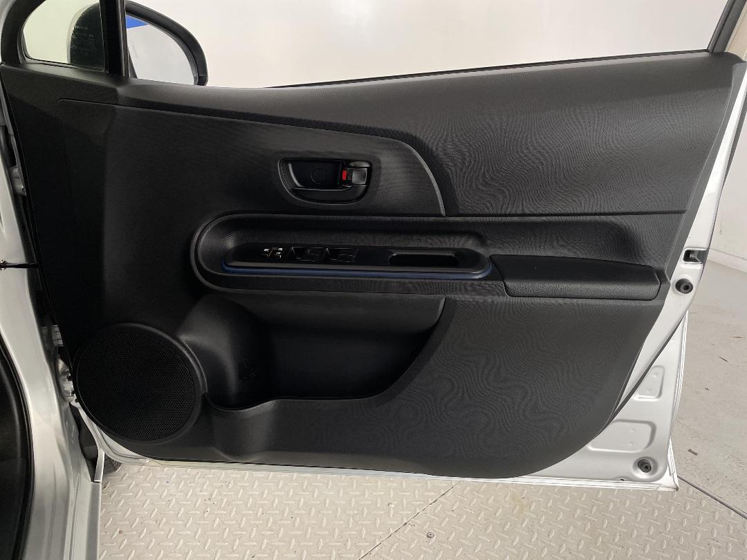 Photo '15' of Toyota Aqua Photo '15' of Toyota Aqua