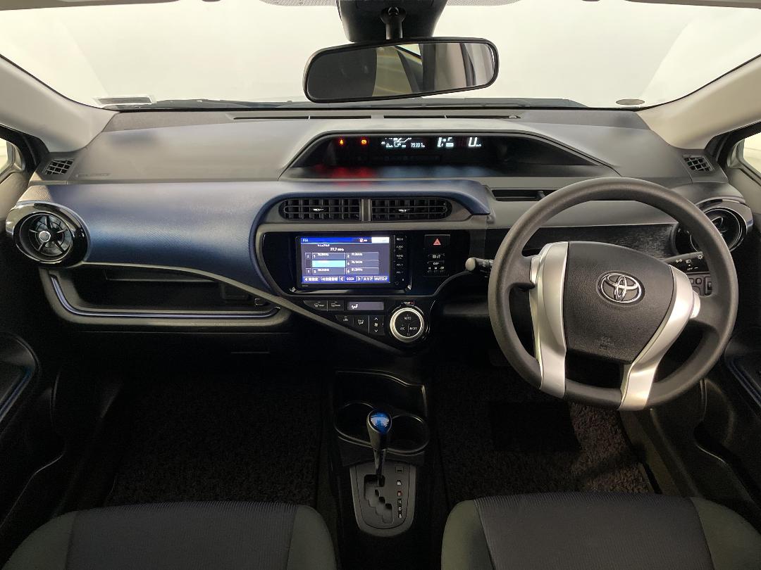 Photo '17' of Toyota Aqua Photo '17' of Toyota Aqua