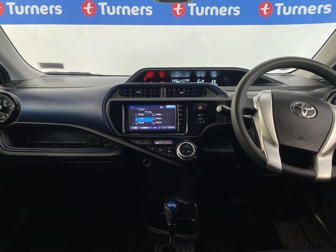 Photo '18' of Toyota Aqua Photo '18' of Toyota Aqua