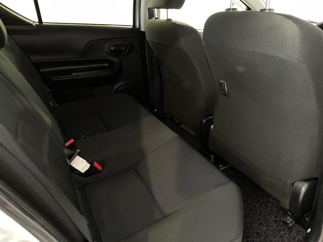 Photo '20' of Toyota Aqua Photo '20' of Toyota Aqua