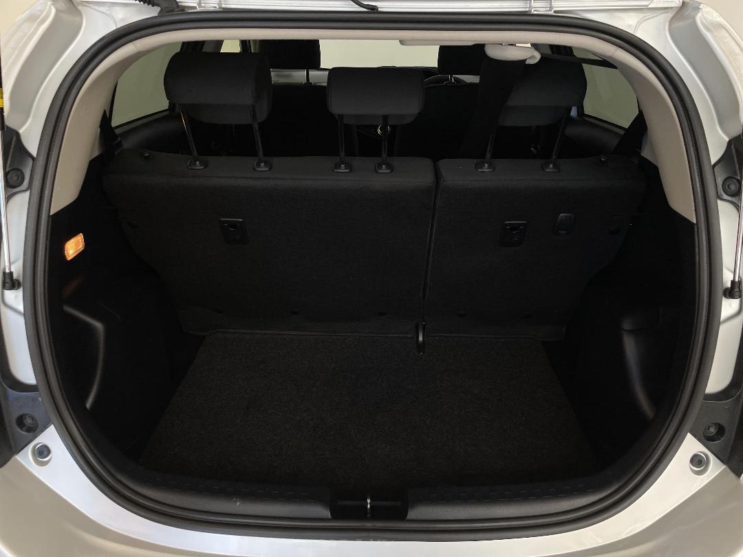 Photo '14' of Toyota Aqua Photo '14' of Toyota Aqua