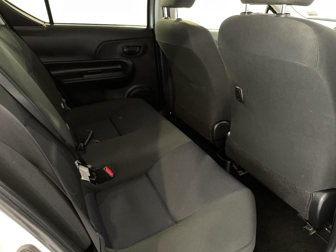 Photo '20' of Toyota Aqua Photo '20' of Toyota Aqua