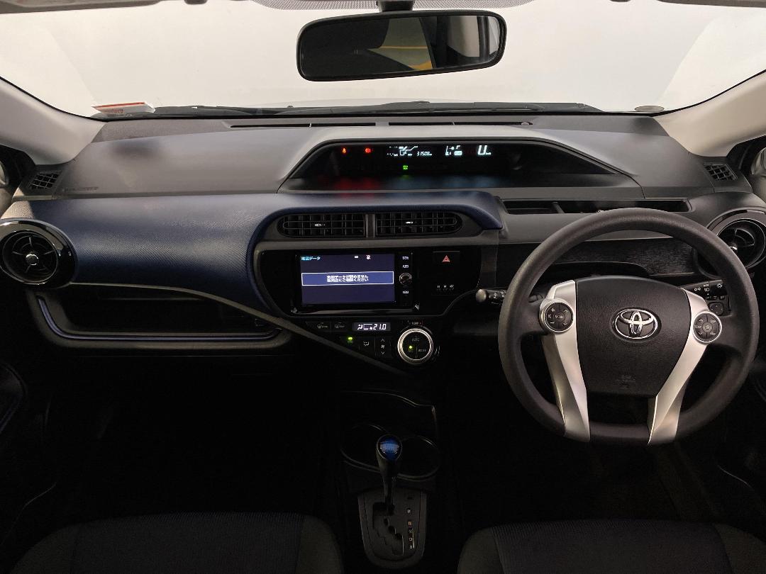 Photo '17' of Toyota Aqua Photo '17' of Toyota Aqua