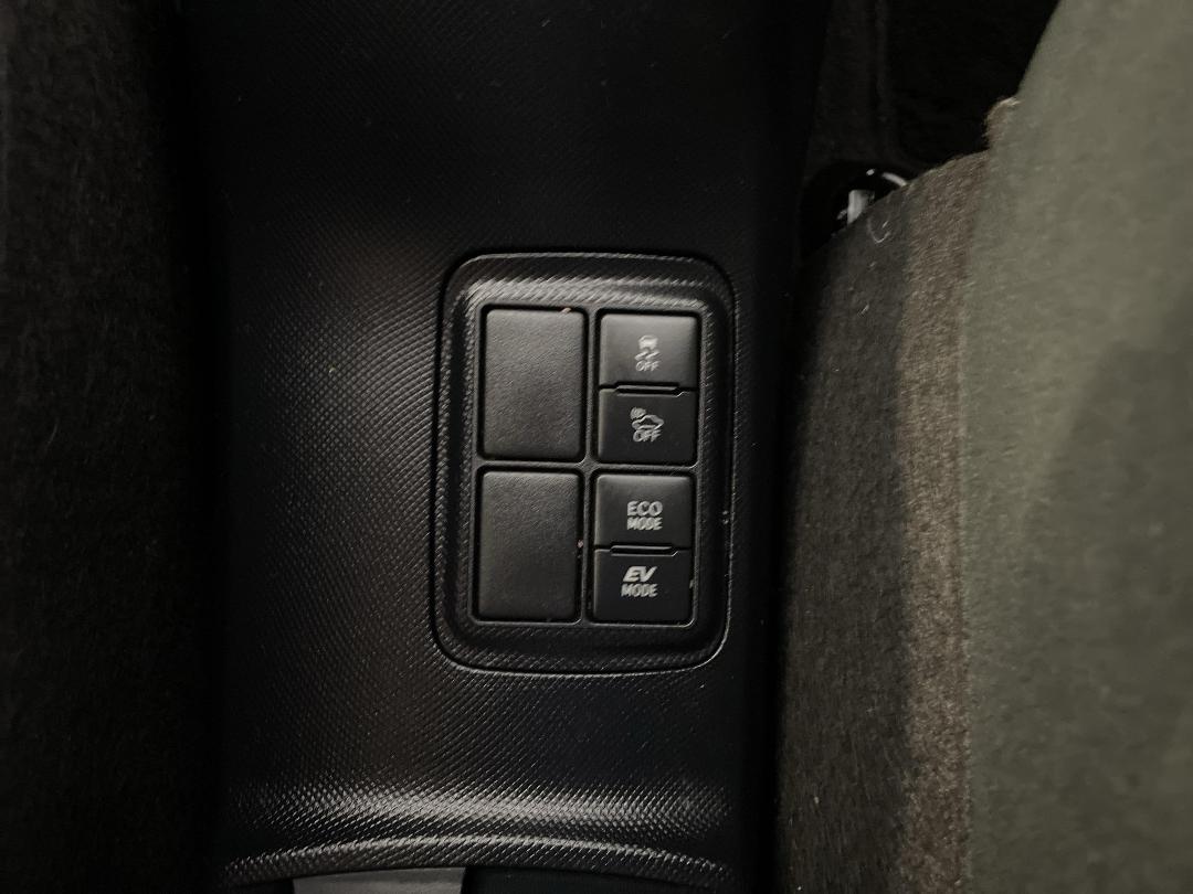 Photo '23' of Toyota Aqua Photo '23' of Toyota Aqua