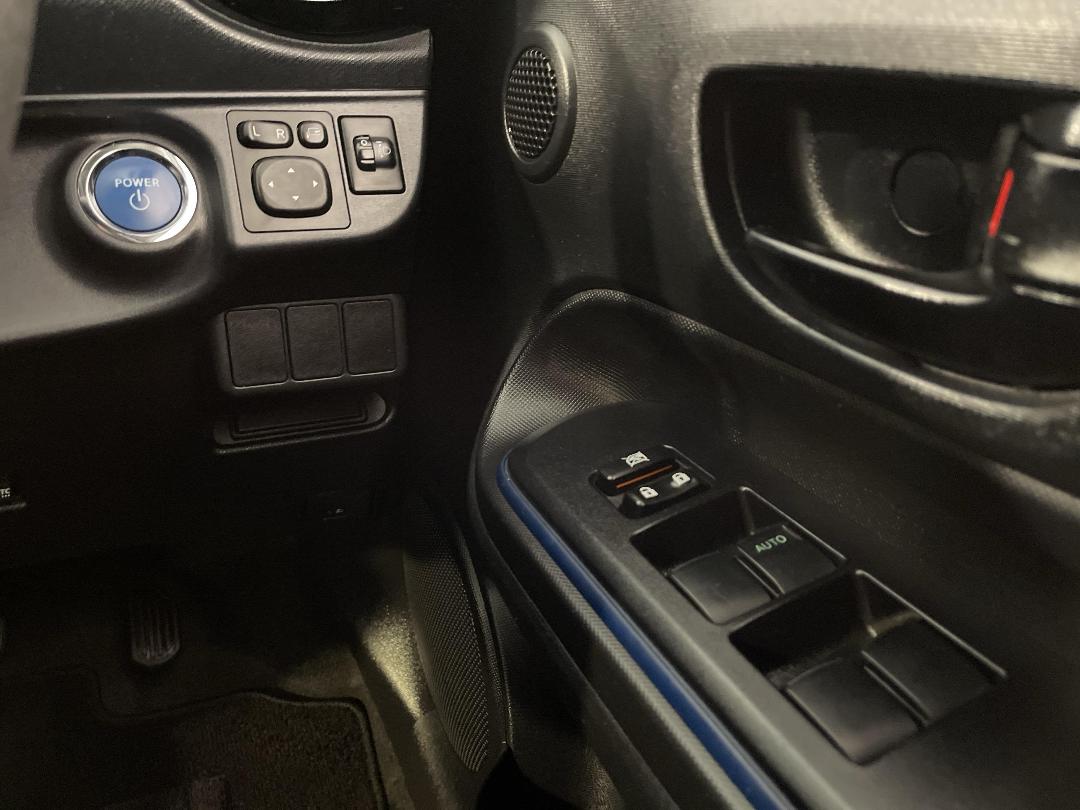 Photo '26' of Toyota Aqua Photo '26' of Toyota Aqua