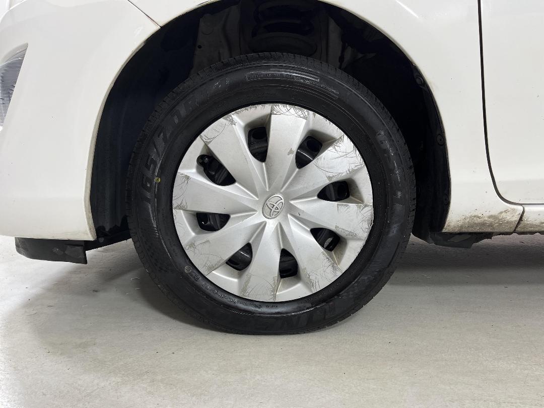 Photo '10' of Toyota Aqua Photo '10' of Toyota Aqua