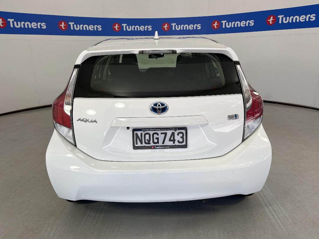 Photo '6' of Toyota Aqua Photo '6' of Toyota Aqua