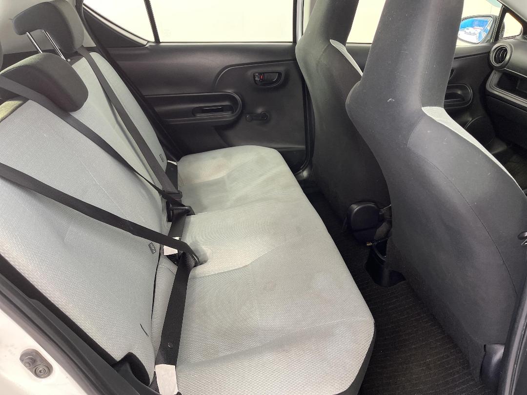 Photo '20' of Toyota Aqua Photo '20' of Toyota Aqua