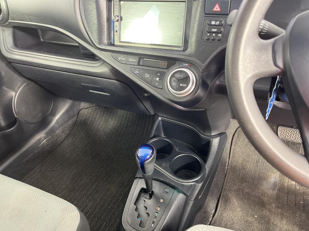 Photo '18' of Toyota Aqua Photo '18' of Toyota Aqua