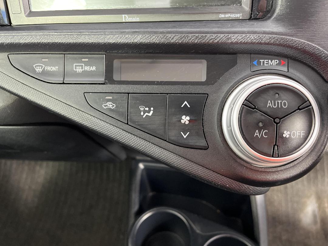 Photo '24' of Toyota Aqua Photo '24' of Toyota Aqua