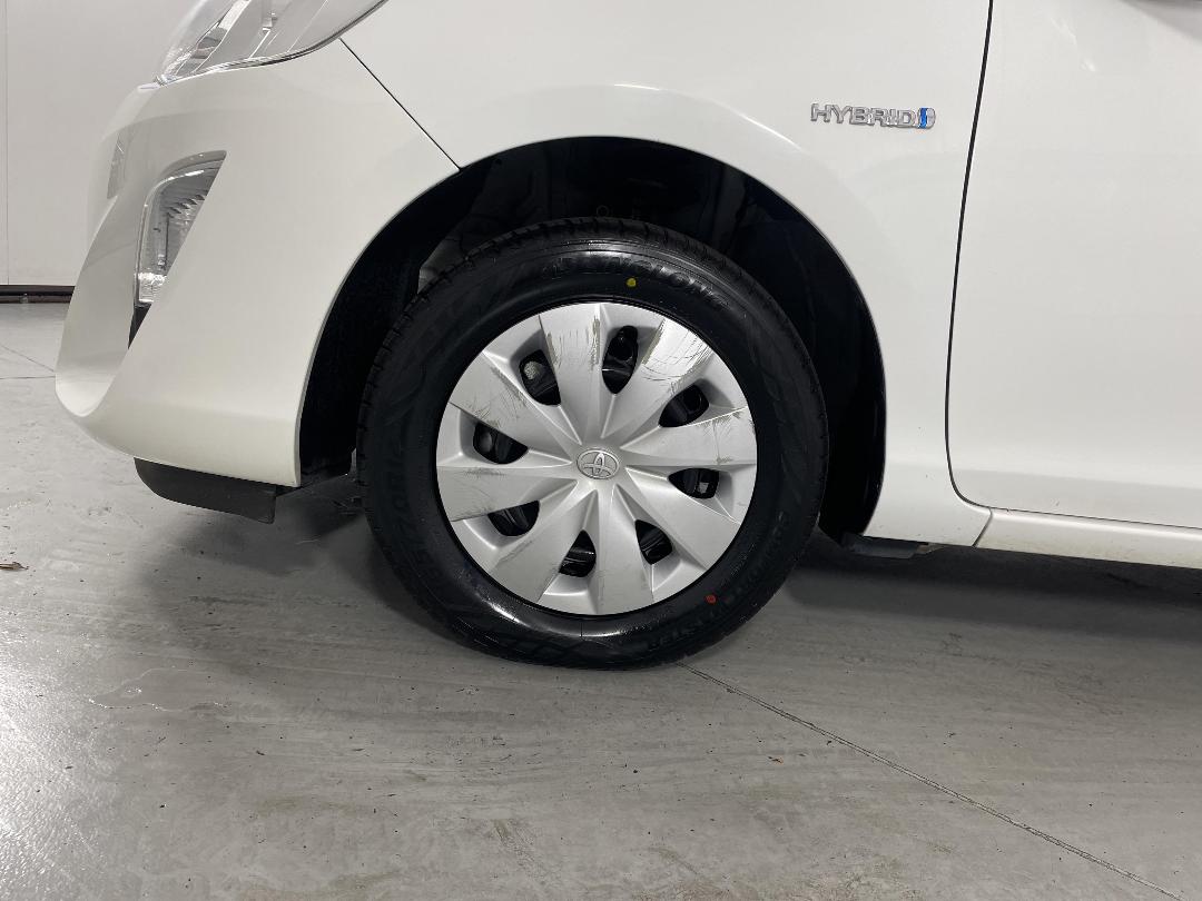 Photo '10' of Toyota Aqua