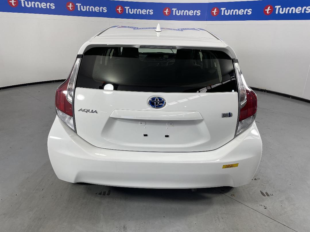 Photo '6' of Toyota Aqua