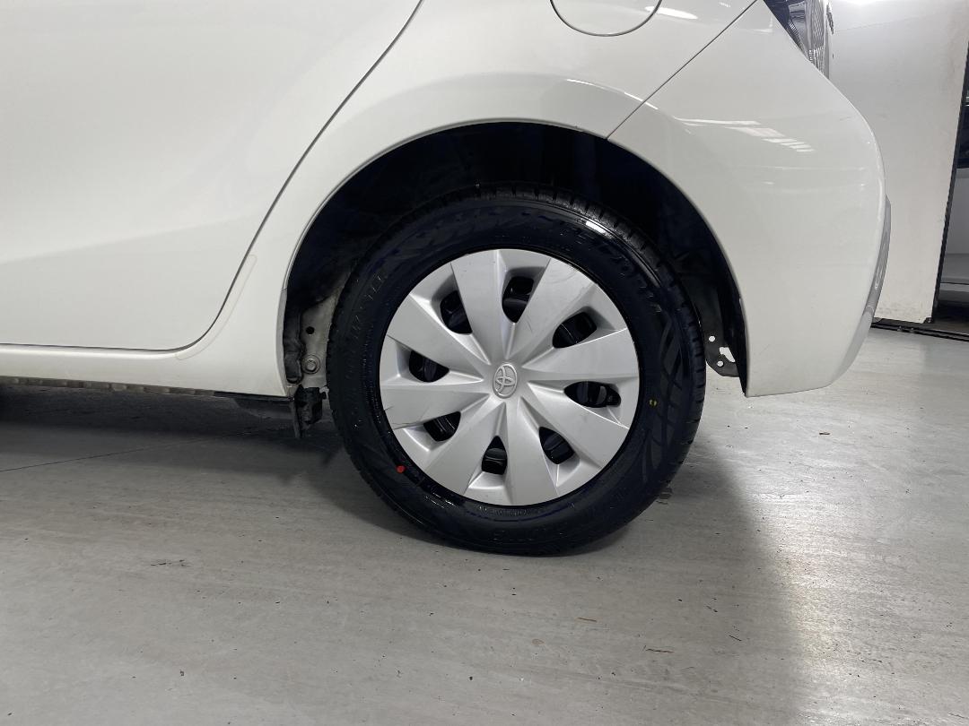 Photo '11' of Toyota Aqua