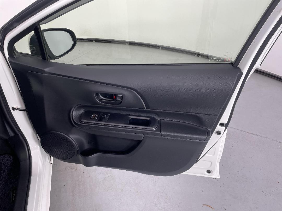 Photo '15' of Toyota Aqua