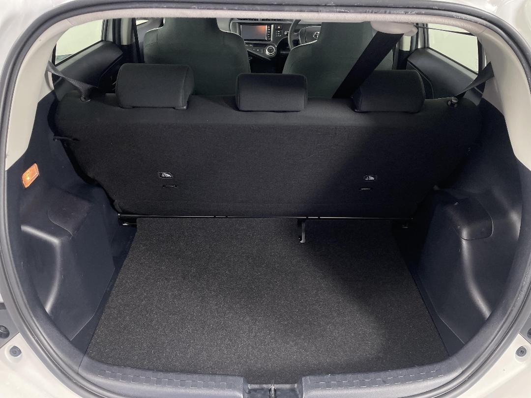 Photo '14' of Toyota Aqua