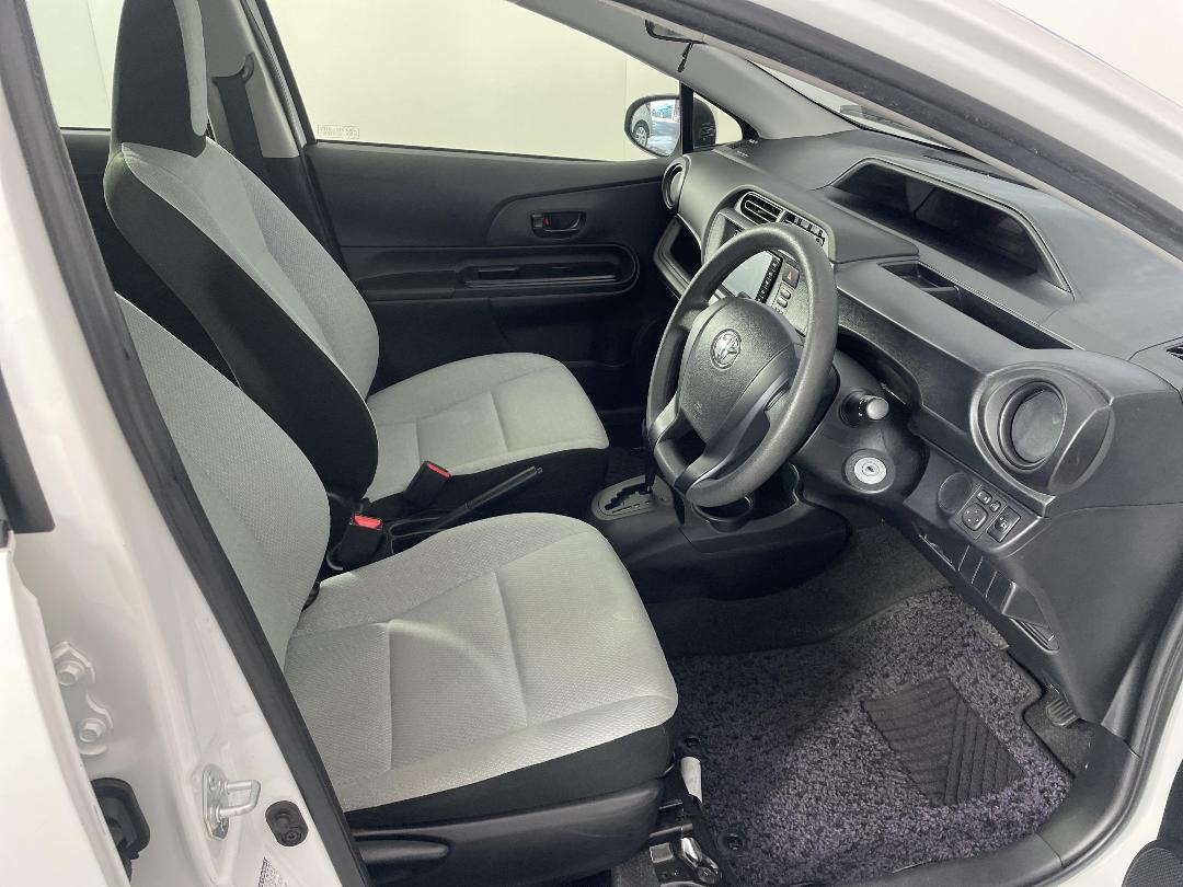 Photo '16' of Toyota Aqua