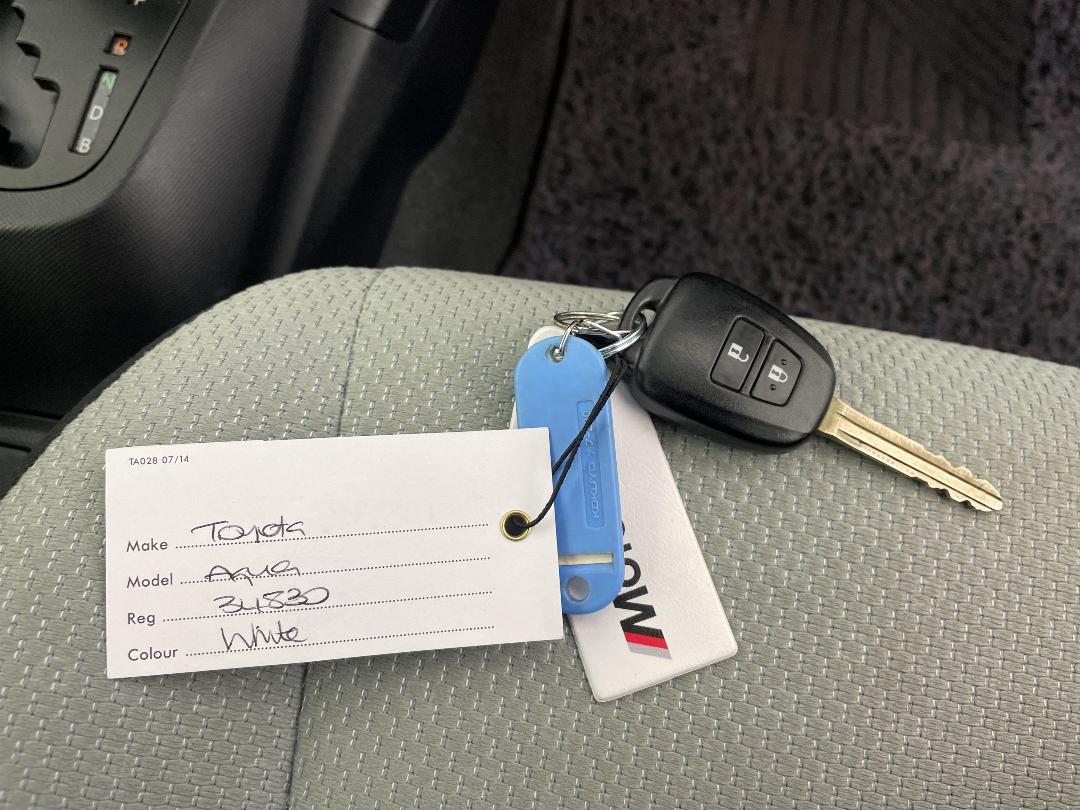 Photo '22' of Toyota Aqua