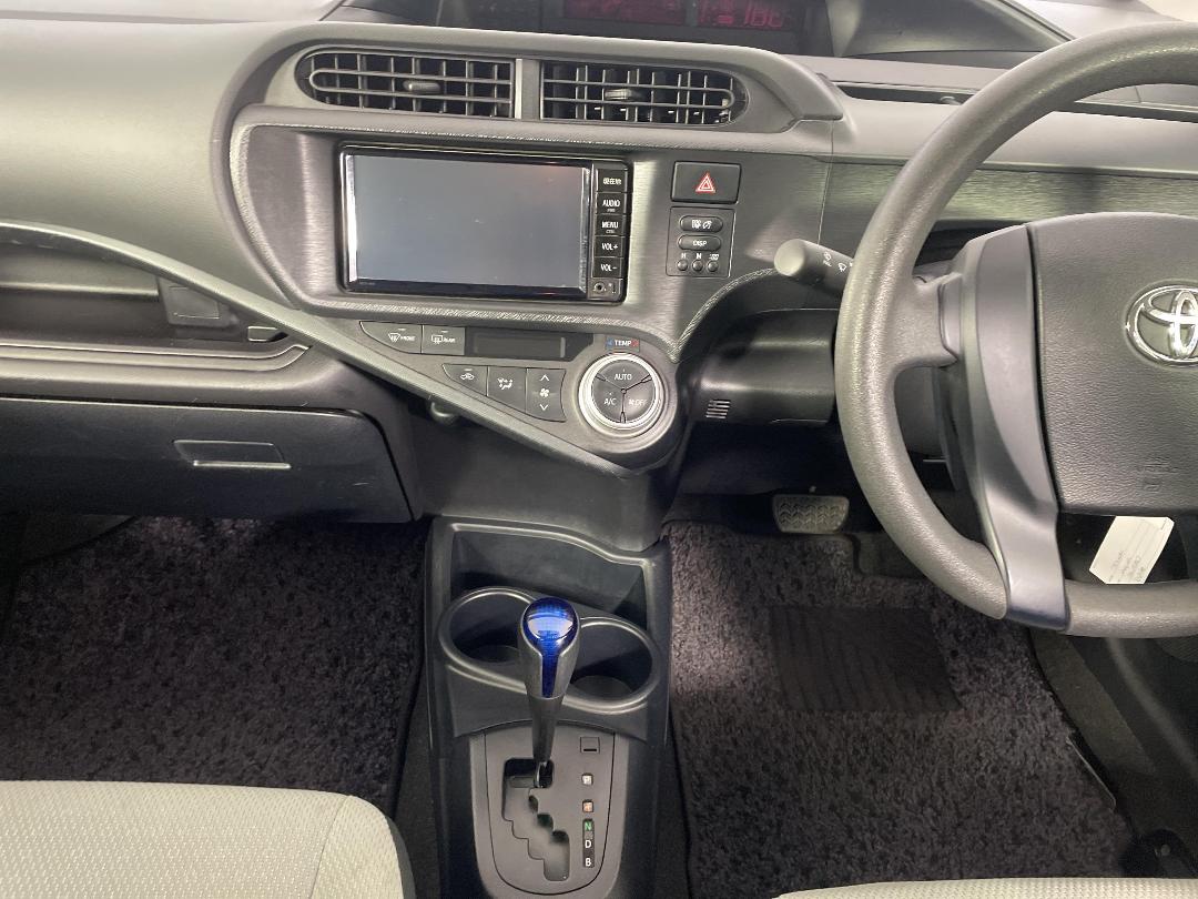 Photo '18' of Toyota Aqua