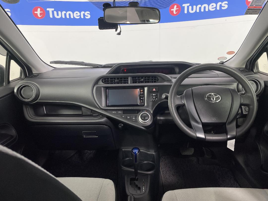 Photo '17' of Toyota Aqua