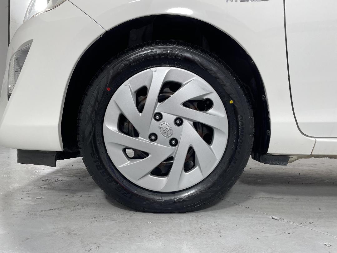 Photo '10' of Toyota Aqua