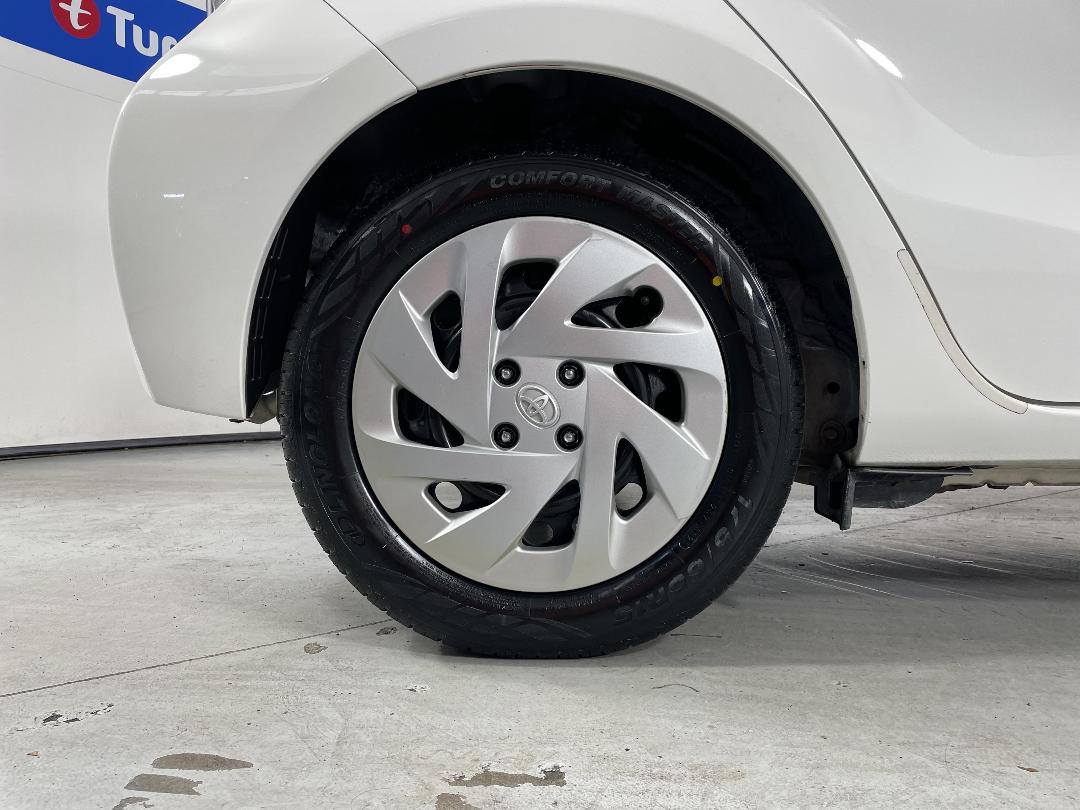 Photo '12' of Toyota Aqua