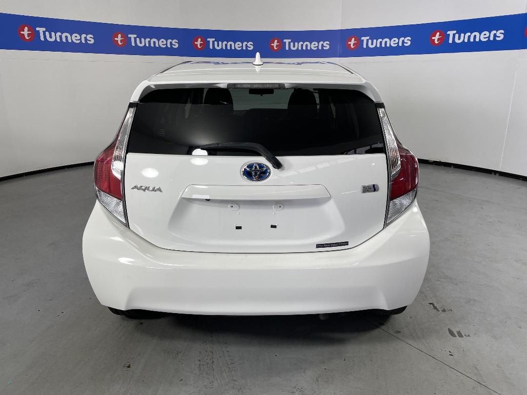 Photo '6' of Toyota Aqua