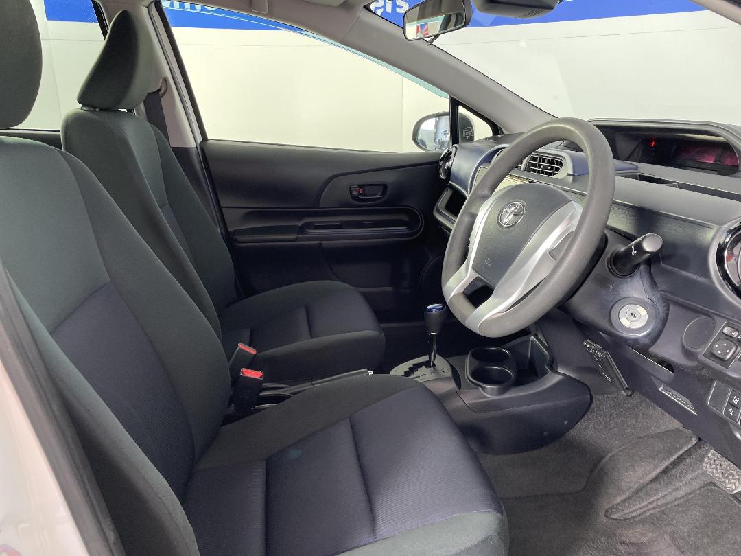 Photo '16' of Toyota Aqua