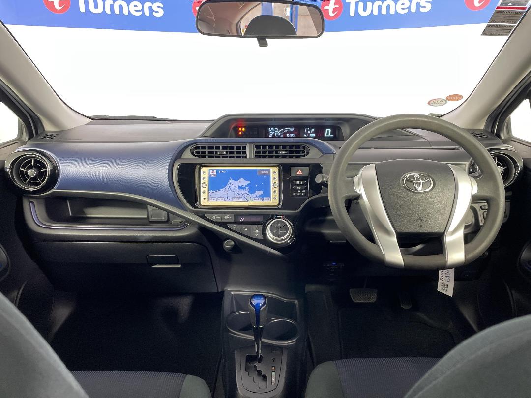 Photo '17' of Toyota Aqua