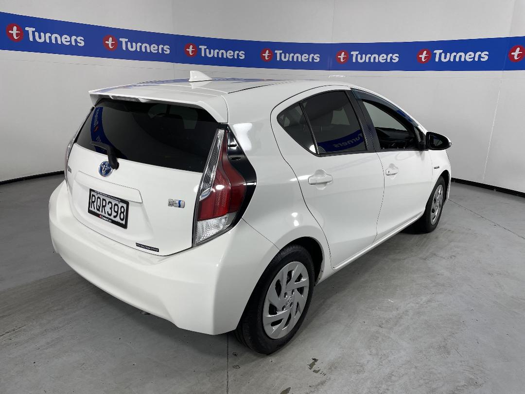 Photo '7' of Toyota Aqua