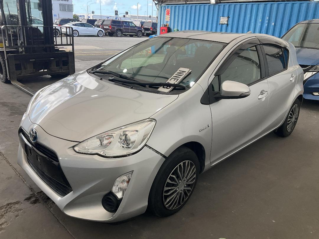 Photo '5' of Toyota Aqua Photo '5' of Toyota Aqua