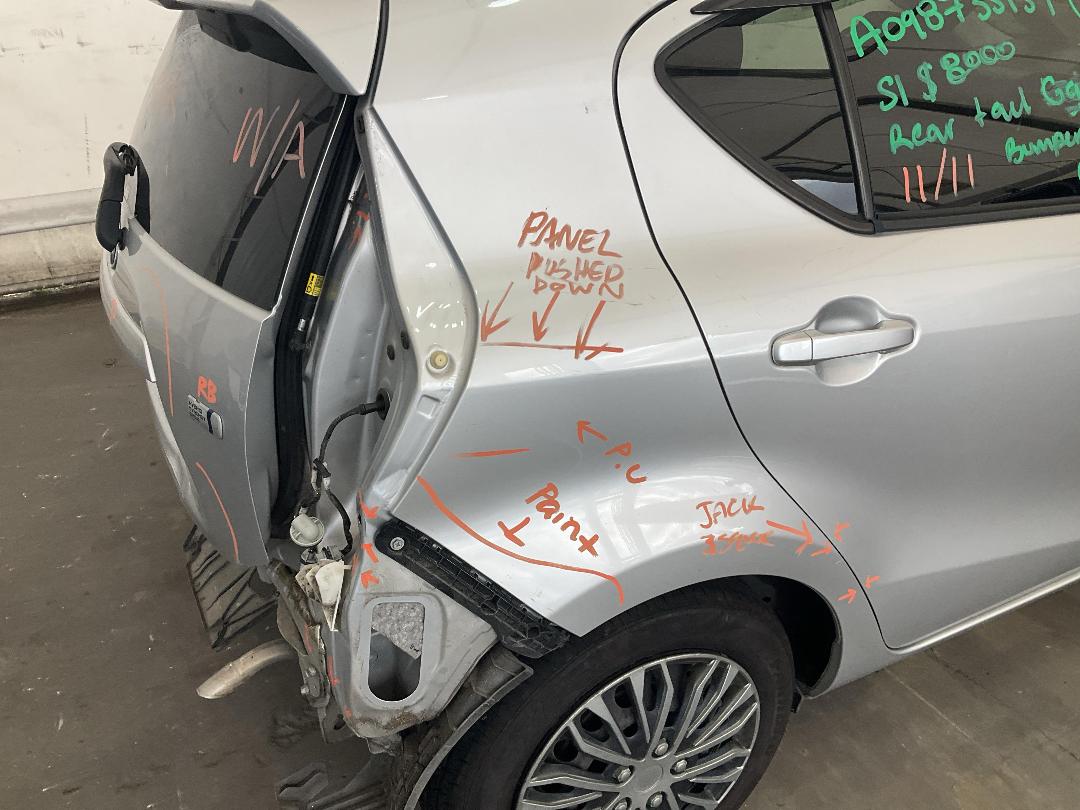 Photo '18' of Toyota Aqua Photo '18' of Toyota Aqua