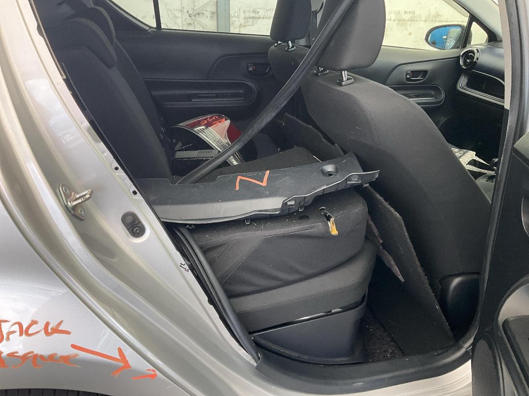 Photo '22' of Toyota Aqua Photo '22' of Toyota Aqua