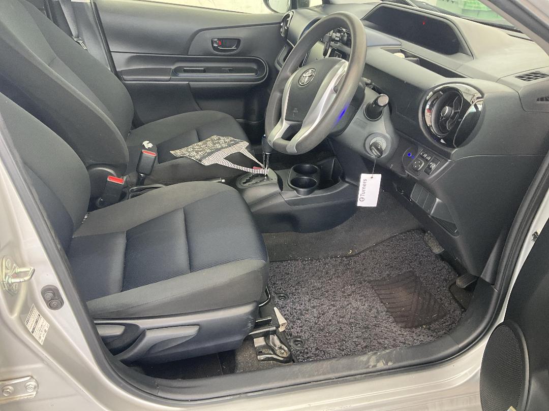 Photo '23' of Toyota Aqua Photo '23' of Toyota Aqua