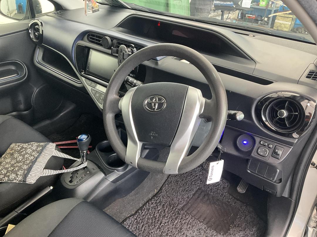 Photo '24' of Toyota Aqua Photo '24' of Toyota Aqua