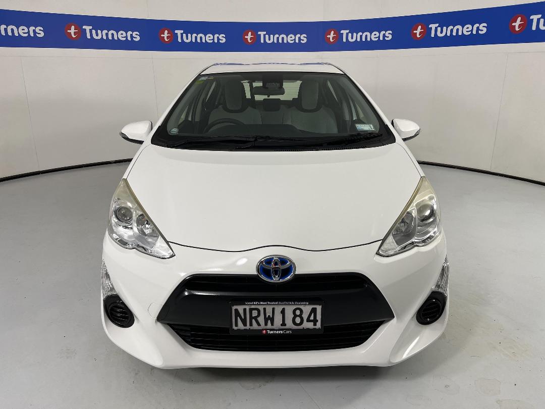 Photo '2' of Toyota Aqua Photo '2' of Toyota Aqua