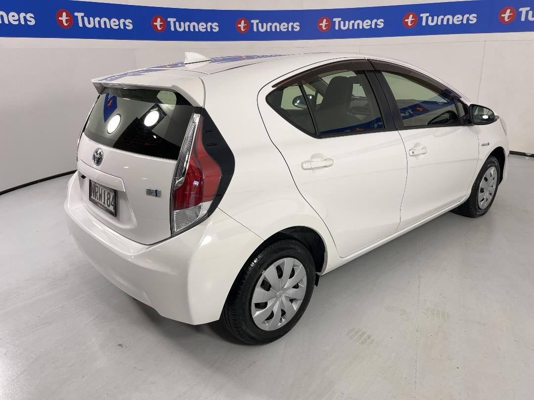 Photo '7' of Toyota Aqua Photo '7' of Toyota Aqua