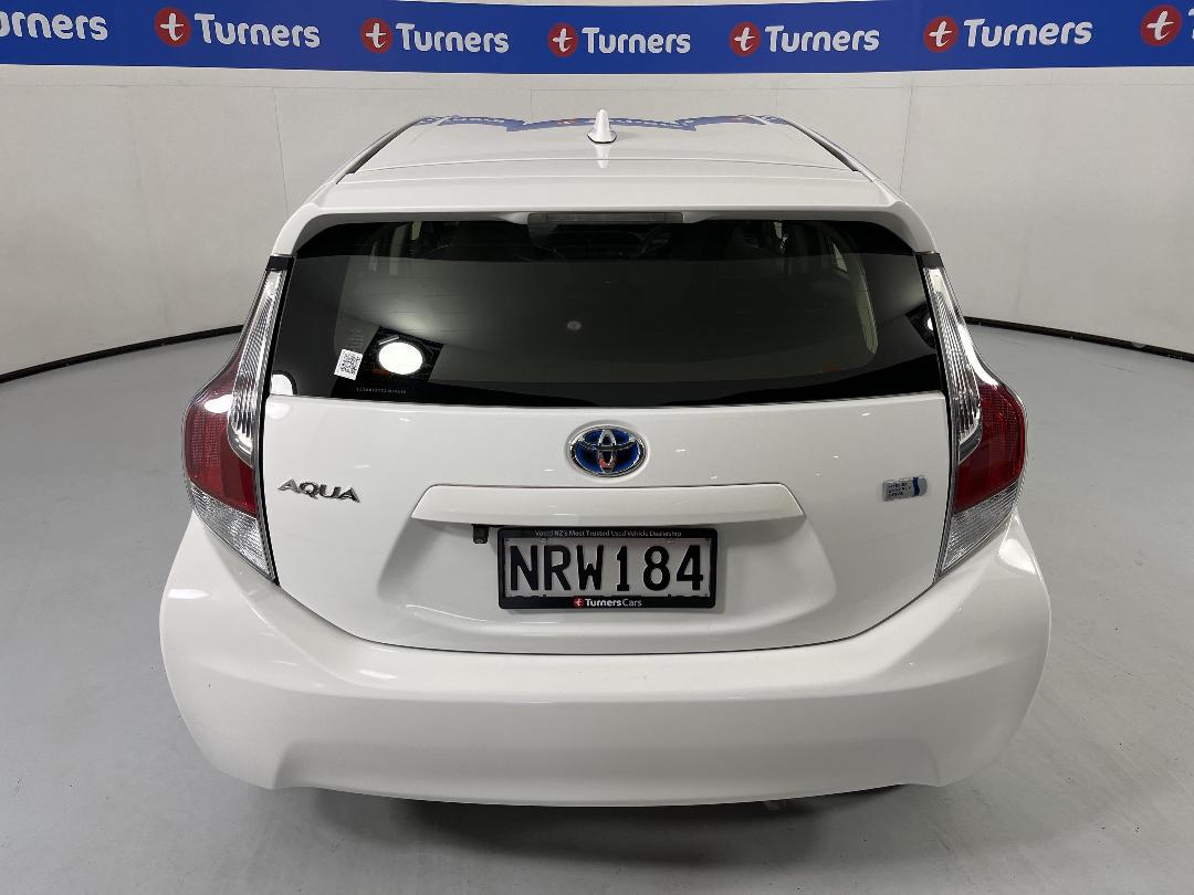 Photo '6' of Toyota Aqua Photo '6' of Toyota Aqua