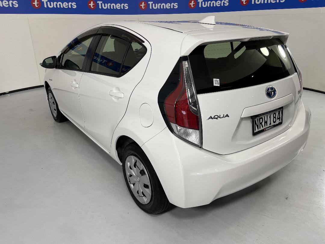 Photo '5' of Toyota Aqua Photo '5' of Toyota Aqua