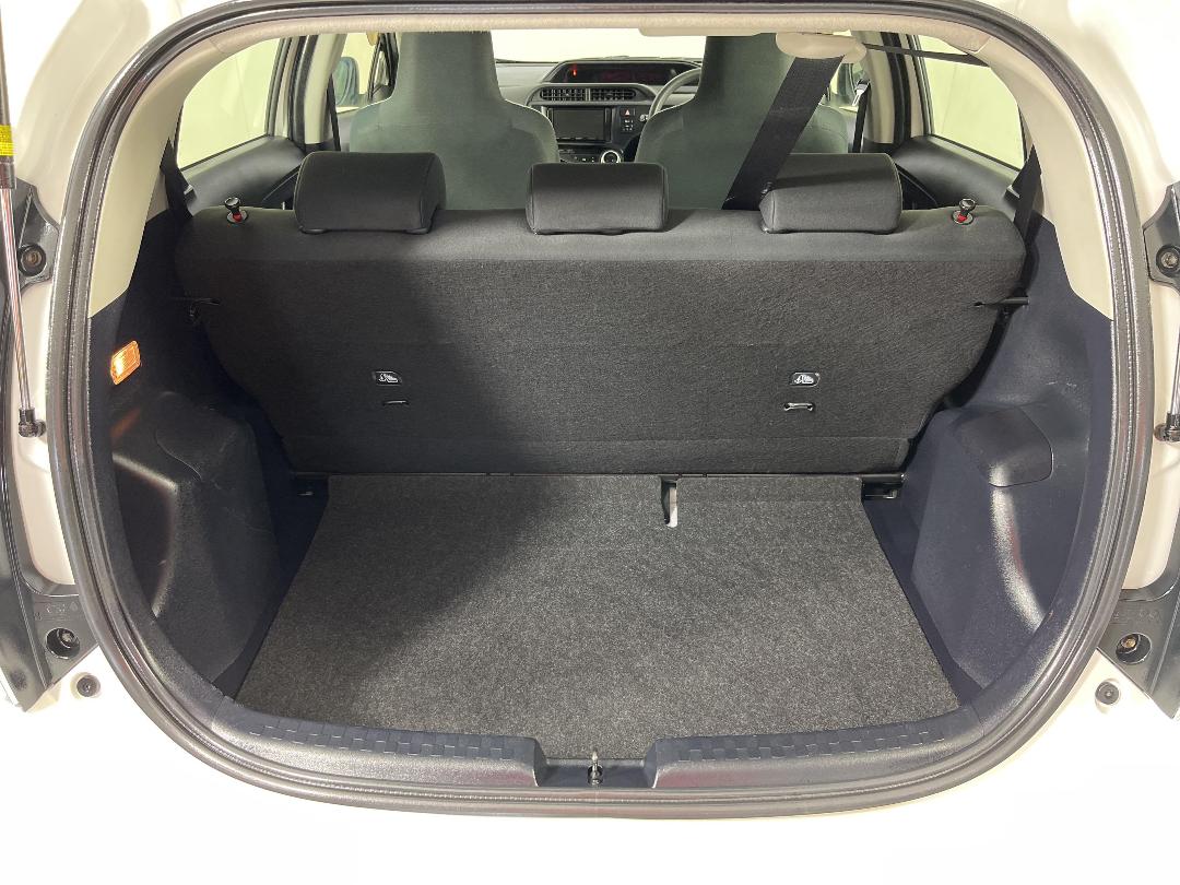 Photo '14' of Toyota Aqua Photo '14' of Toyota Aqua