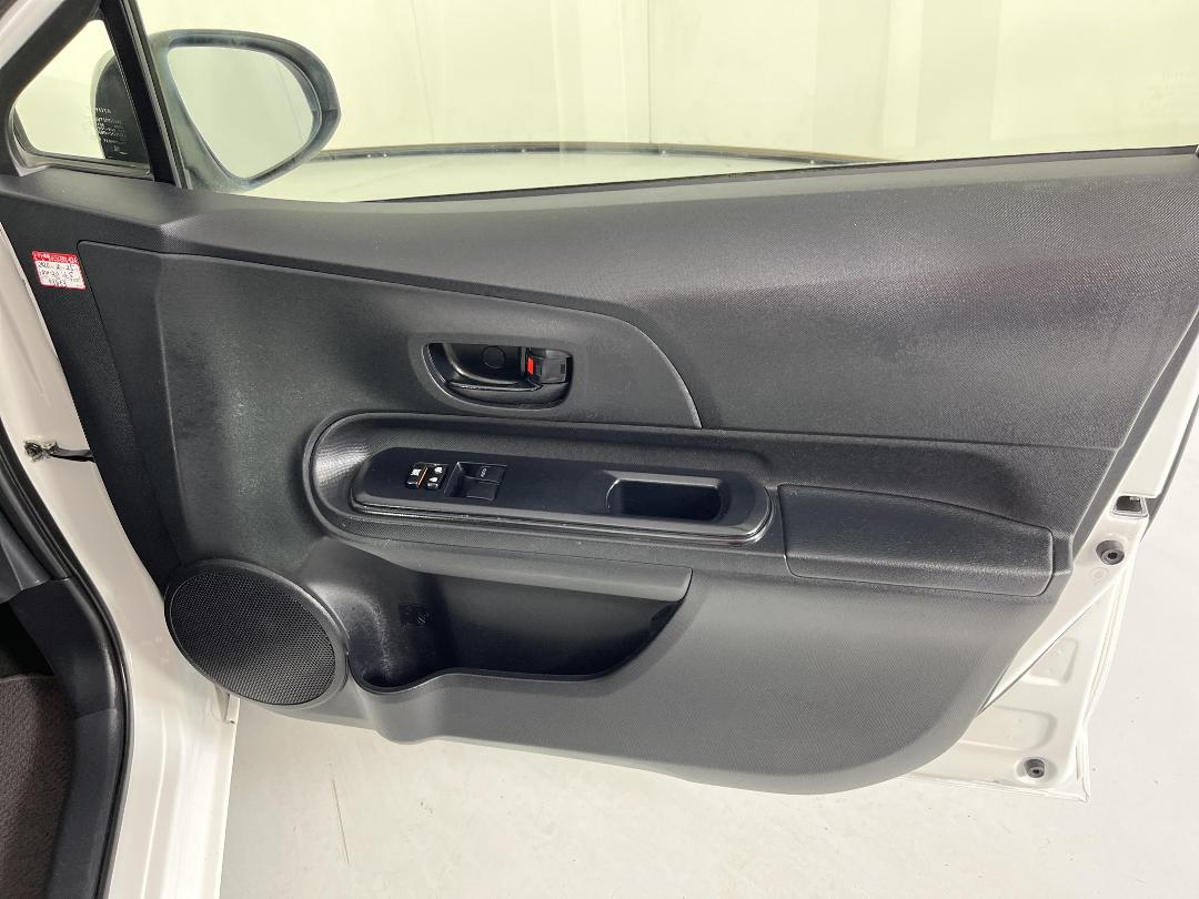 Photo '15' of Toyota Aqua Photo '15' of Toyota Aqua