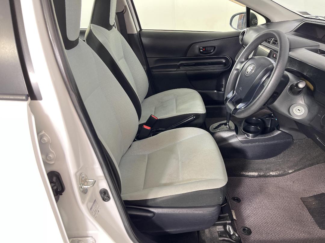 Photo '16' of Toyota Aqua Photo '16' of Toyota Aqua