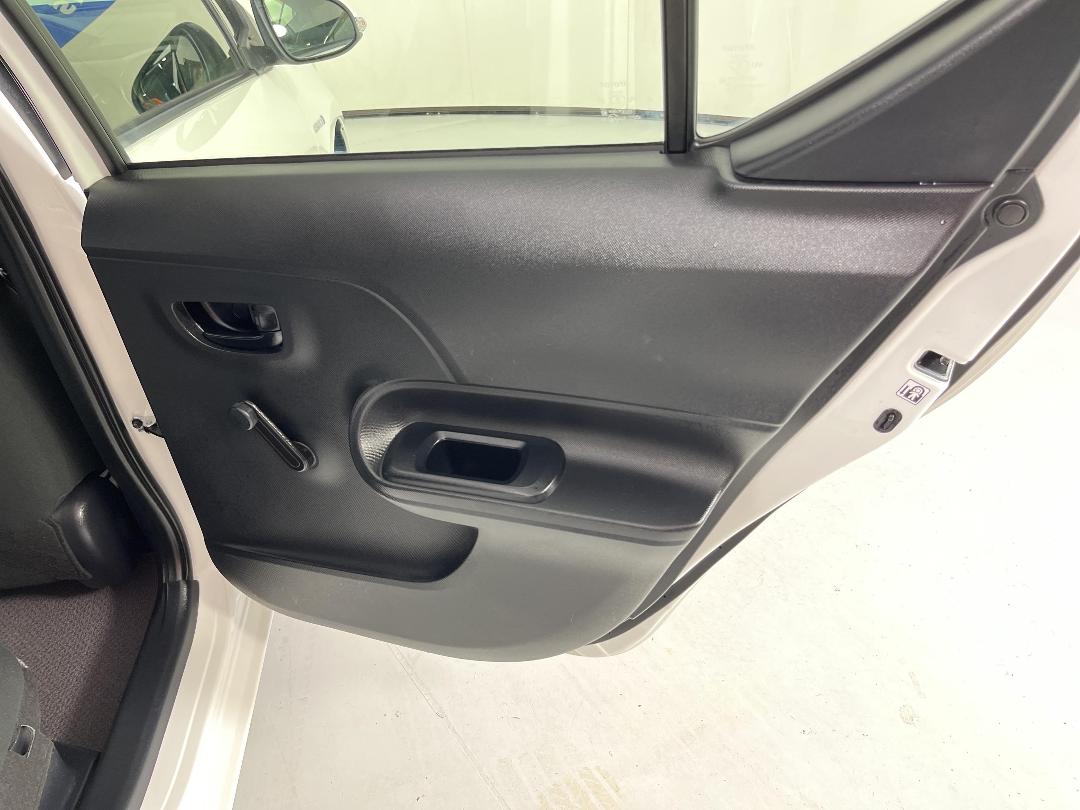 Photo '19' of Toyota Aqua Photo '19' of Toyota Aqua