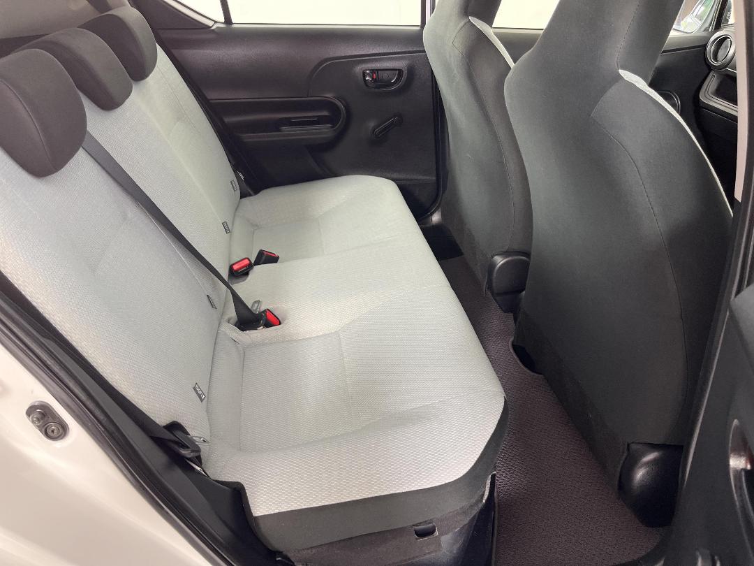 Photo '20' of Toyota Aqua Photo '20' of Toyota Aqua