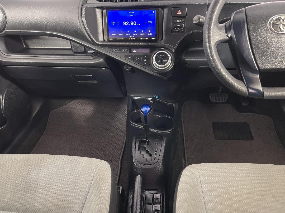 Photo '18' of Toyota Aqua Photo '18' of Toyota Aqua