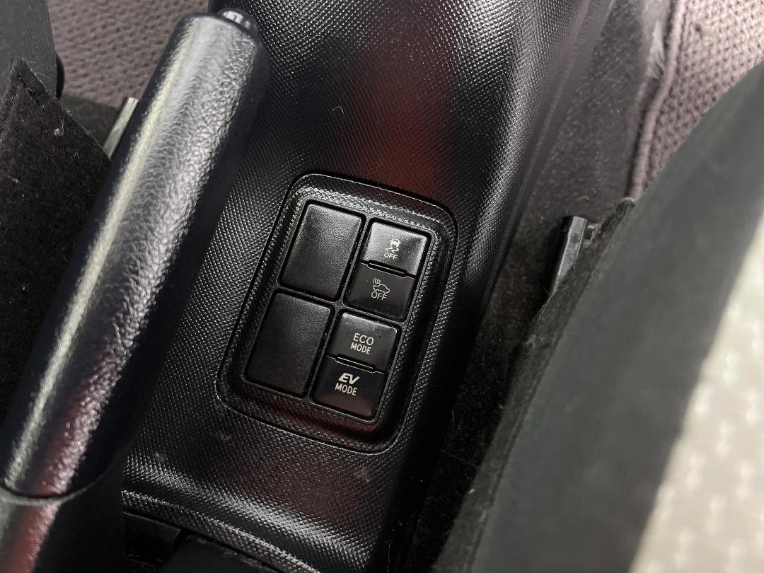 Photo '25' of Toyota Aqua Photo '25' of Toyota Aqua