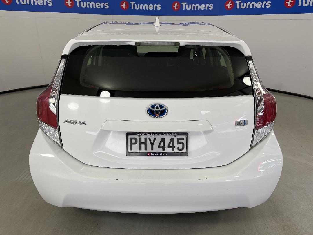 Photo '6' of Toyota Aqua