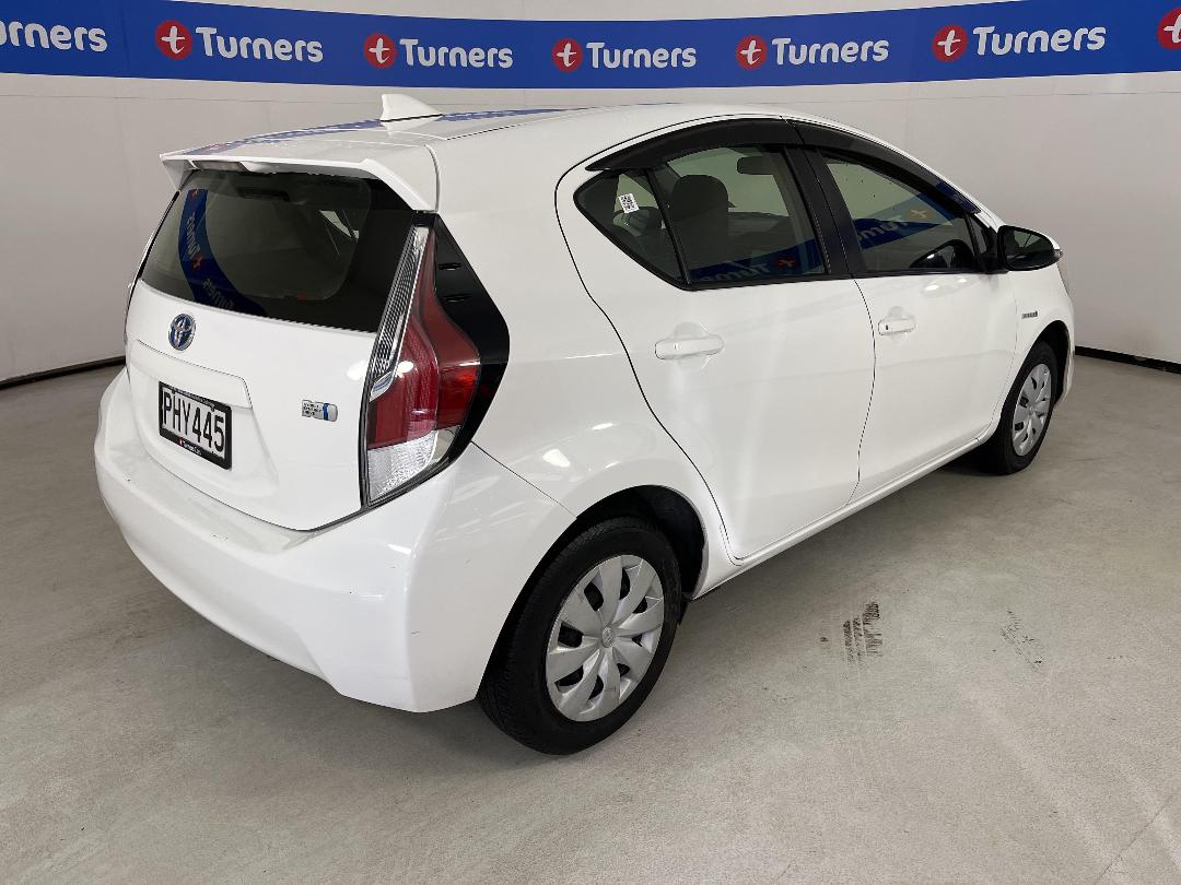 Photo '7' of Toyota Aqua