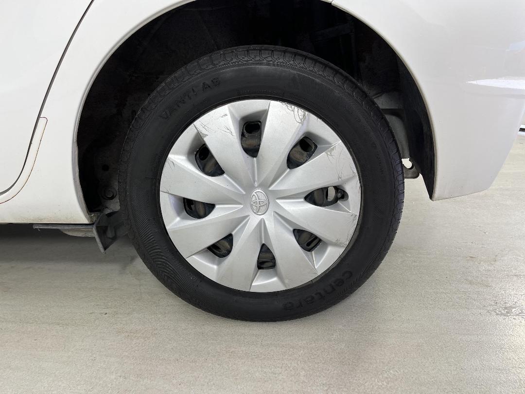 Photo '11' of Toyota Aqua