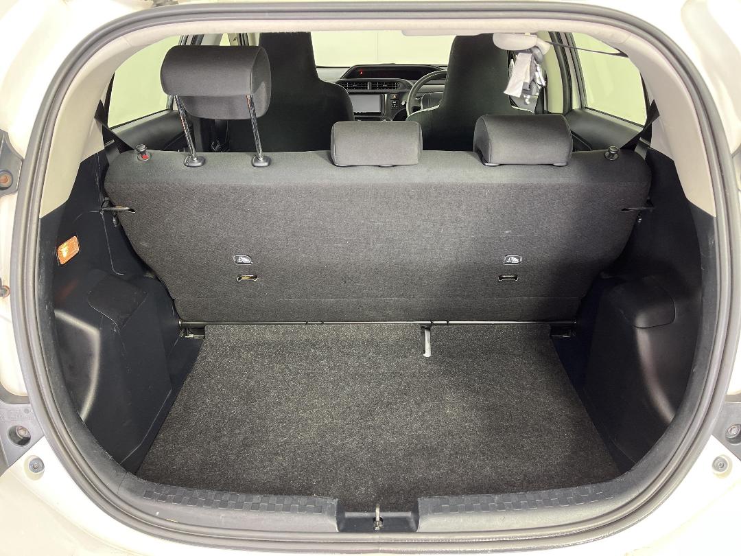 Photo '14' of Toyota Aqua